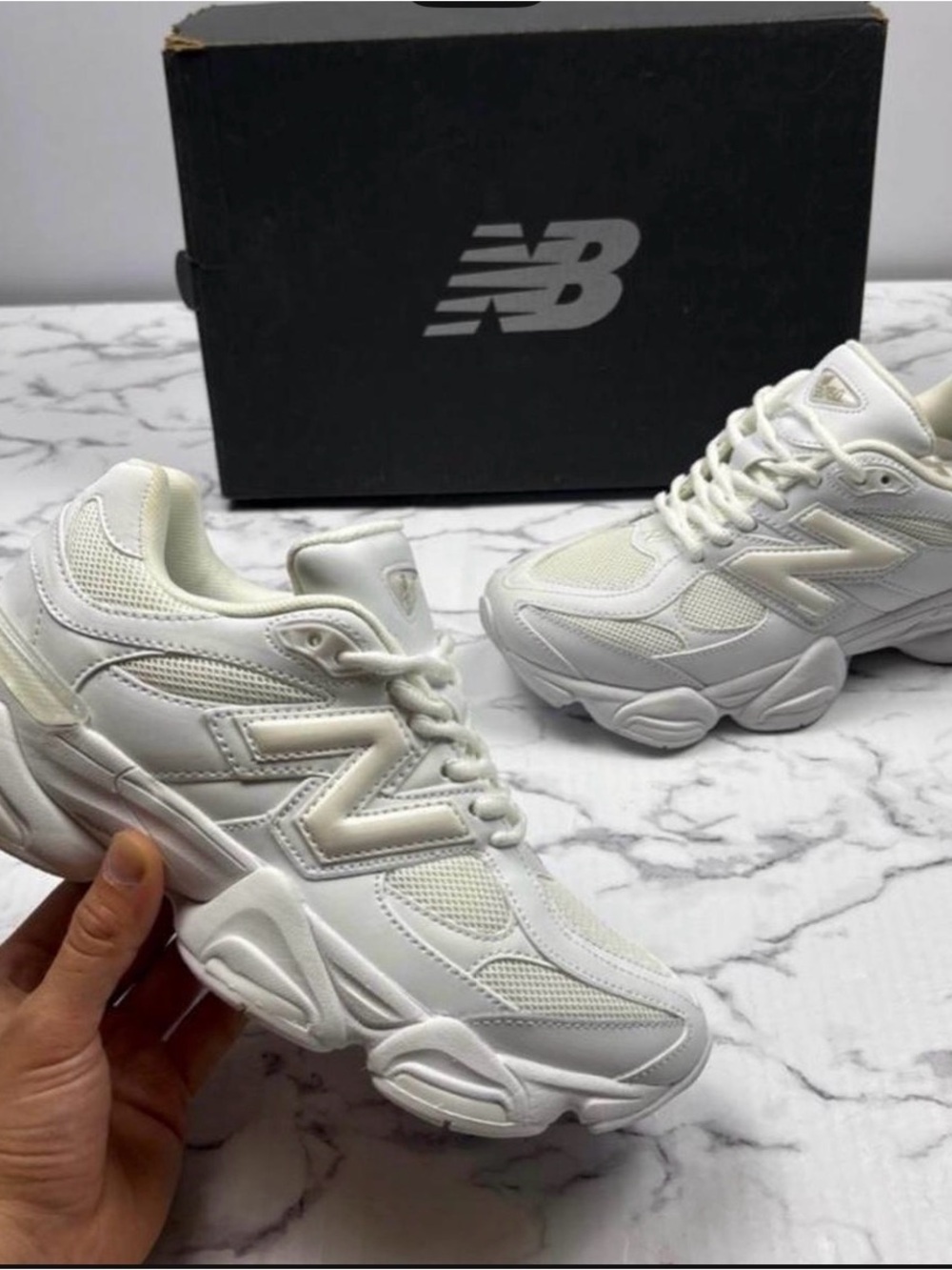 New Balance 9060 Men's Sz 7.5 Women's 9
Reflection Triple White Sneakers NEW